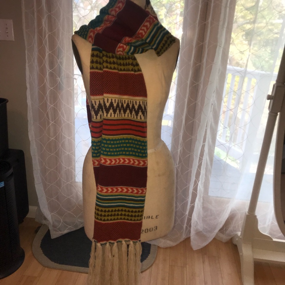 Multicolor Patterned Scarf 🧣 - Picture 3 of 7